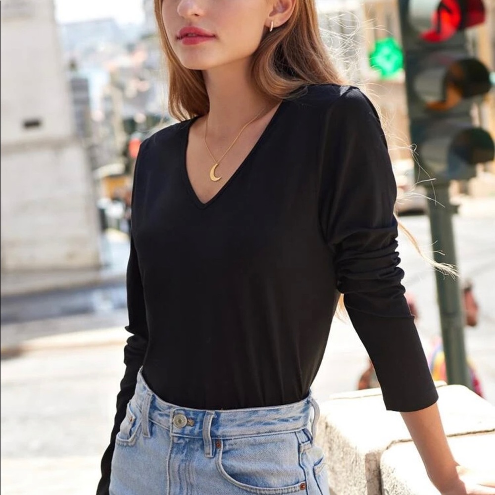 Lace deep v backless tee long sleeve black - Picture 2 of 2